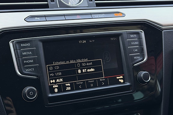 Volkswagen Passat 25 of 30