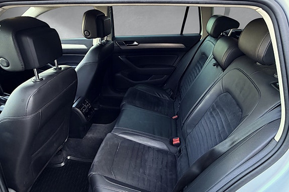 Volkswagen Passat 28 of 30