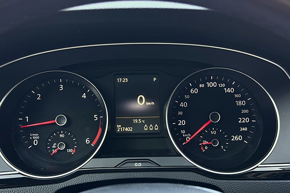 Volkswagen Passat 21 of 30