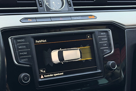 Volkswagen Passat 26 of 30