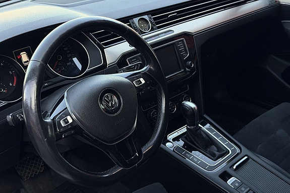 Volkswagen Passat 18 of 30