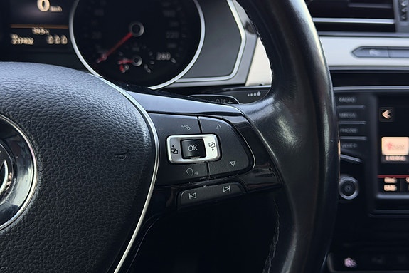 Volkswagen Passat 20 of 30