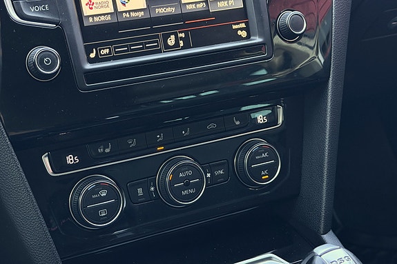 Volkswagen Passat 27 of 30