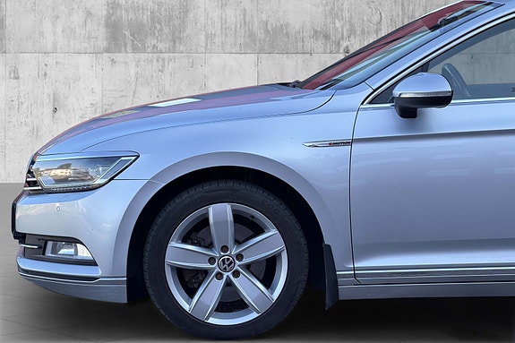 Volkswagen Passat 6 of 30
