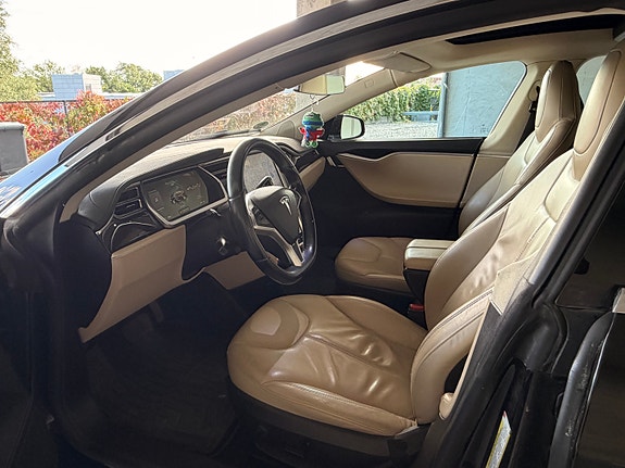 Tesla Model S 6 of 13
