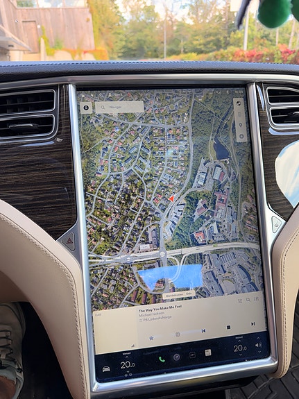 Tesla Model S 7 of 13