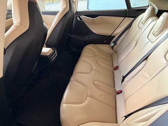Tesla Model S 9 of 13