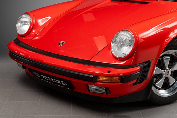 Porsche 911 24 of 30