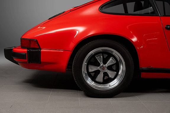 Porsche 911 22 of 30