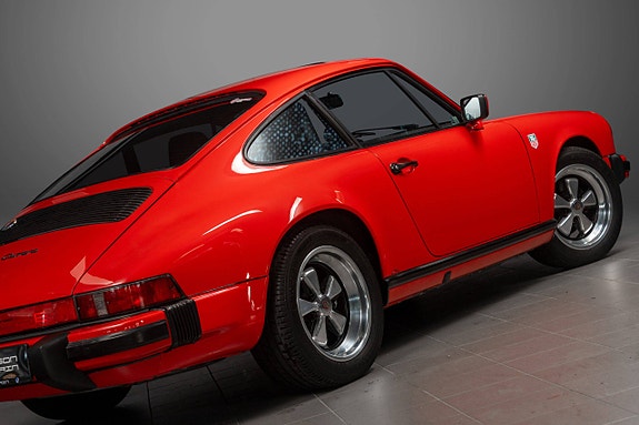 Porsche 911 4 of 30
