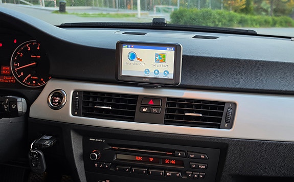 BMW 320i 21 of 23