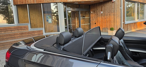 BMW 320i 12 of 23