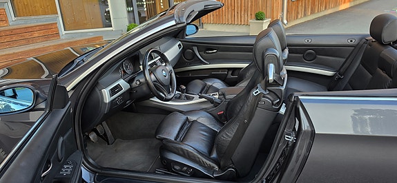 BMW 320i 17 of 23