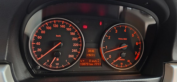 BMW 320i 22 of 23