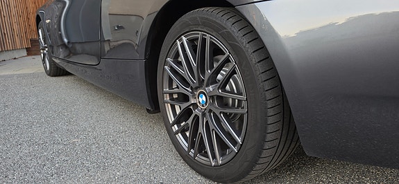 BMW 320i 10 of 23