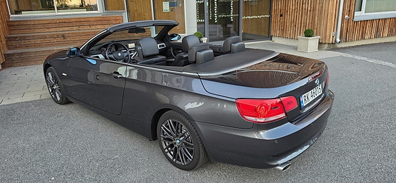 BMW 320i 6 of 23