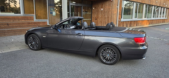 BMW 320i 8 of 23