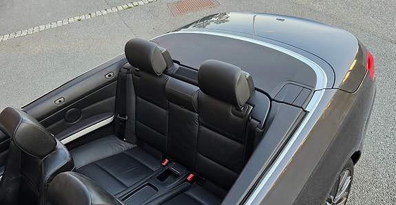 BMW 320i 13 of 23