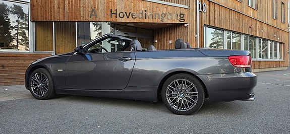 BMW 320i 9 of 23