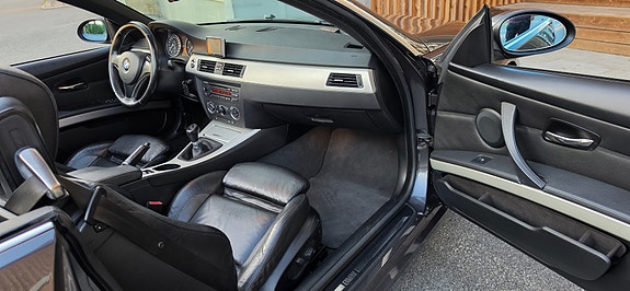 BMW 320i 19 of 23