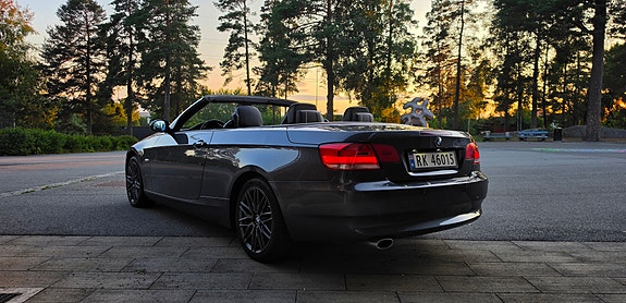 BMW 320i 2 of 23