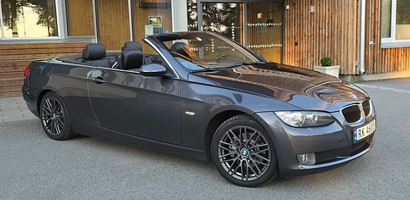 BMW 320i 3 of 23