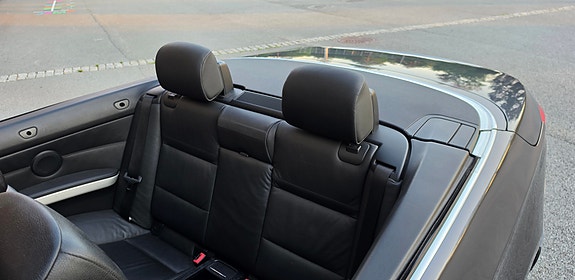 BMW 320i 14 of 23