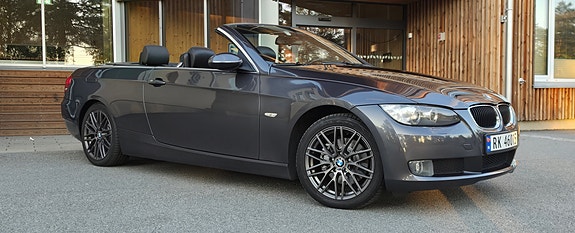 BMW 320i 4 of 23
