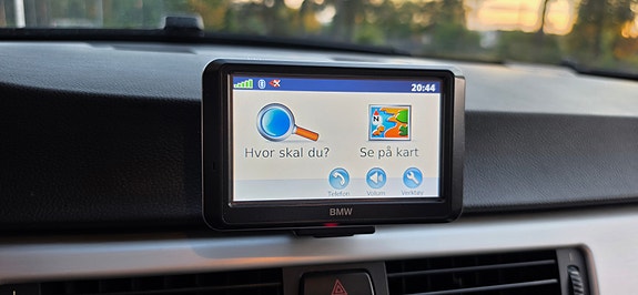 BMW 320i 20 of 23