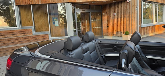 BMW 320i 11 of 23