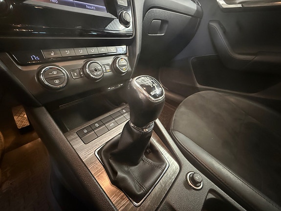 Skoda Octavia Scout 14 of 23