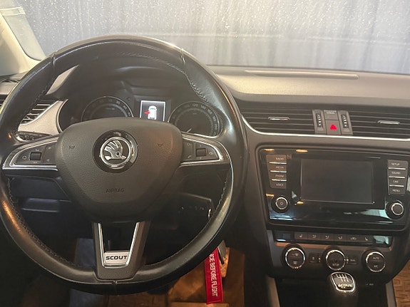 Skoda Octavia Scout 19 of 23