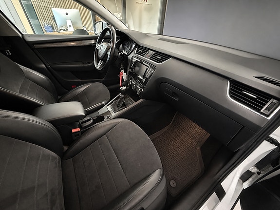 Skoda Octavia Scout 9 of 23