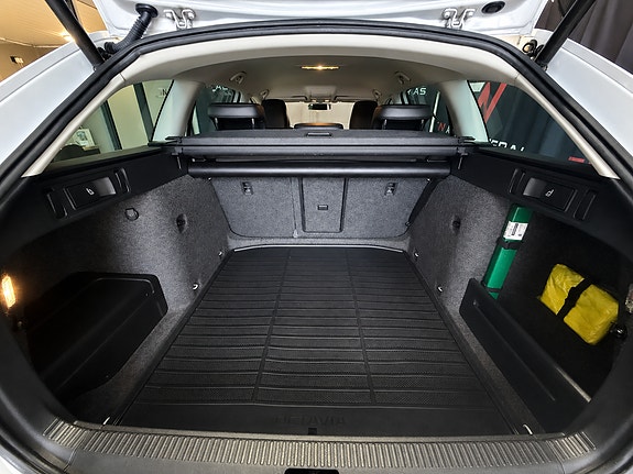 Skoda Octavia Scout 8 of 23