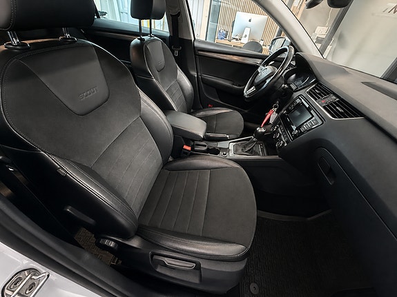 Skoda Octavia Scout 11 of 23