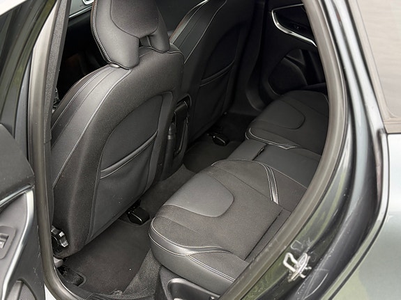Volvo V40 12 of 21