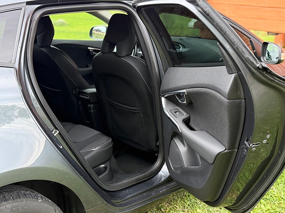Volvo V40 15 of 21