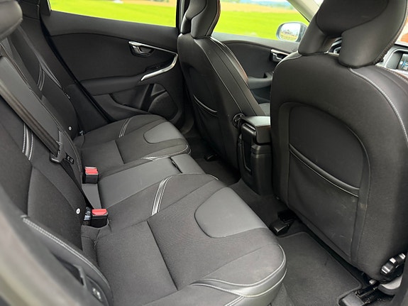 Volvo V40 16 of 21
