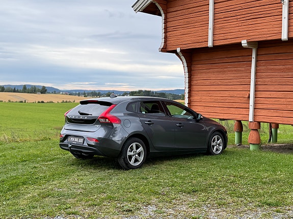 Volvo V40 6 of 21