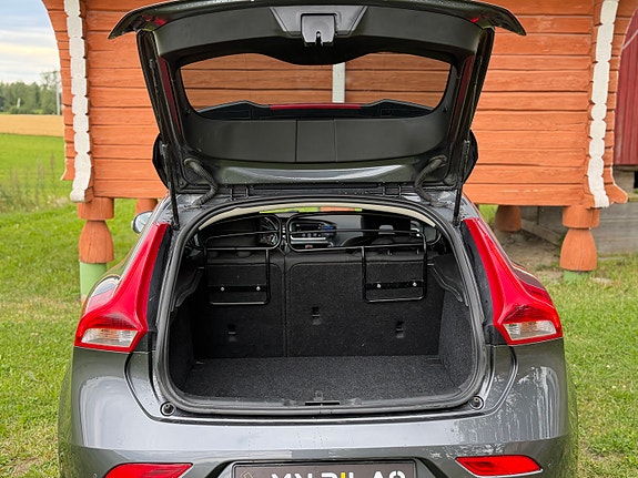 Volvo V40 13 of 21