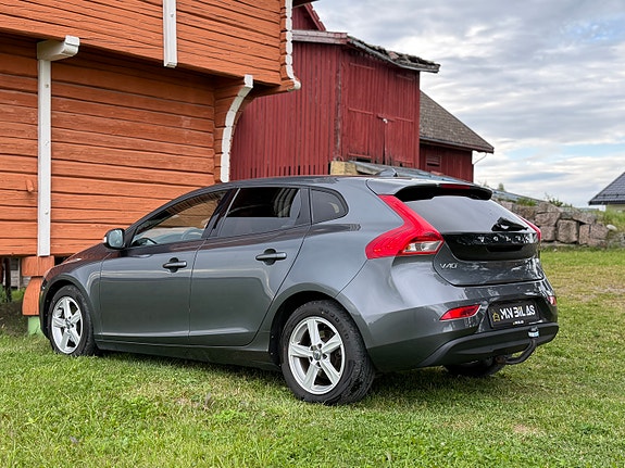 Volvo V40 8 of 21