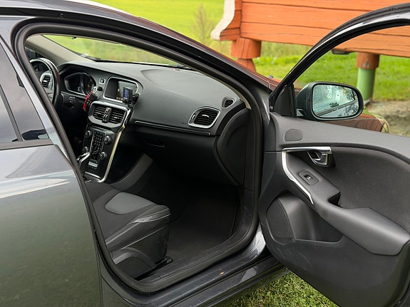Volvo V40 17 of 21