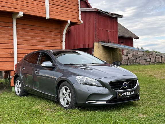 Volvo V40 3 of 21