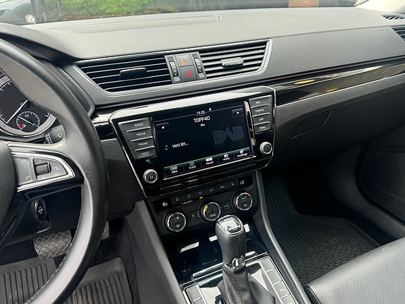 Skoda Superb 19 of 30