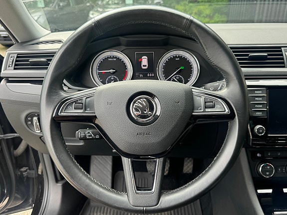 Skoda Superb 15 of 30