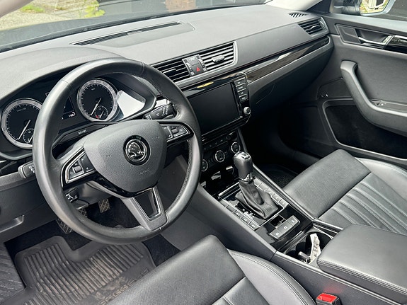 Skoda Superb 14 of 30