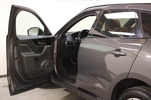Jaguar F-PACE 22 of 30
