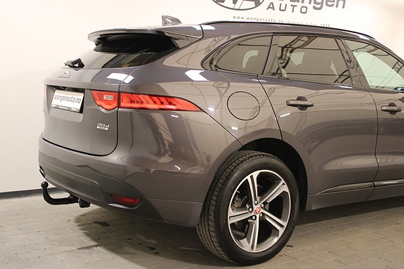Jaguar F-PACE 7 of 30