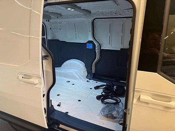Kia PV5 23 of 24