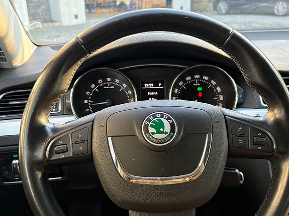 Skoda Superb 13 of 30